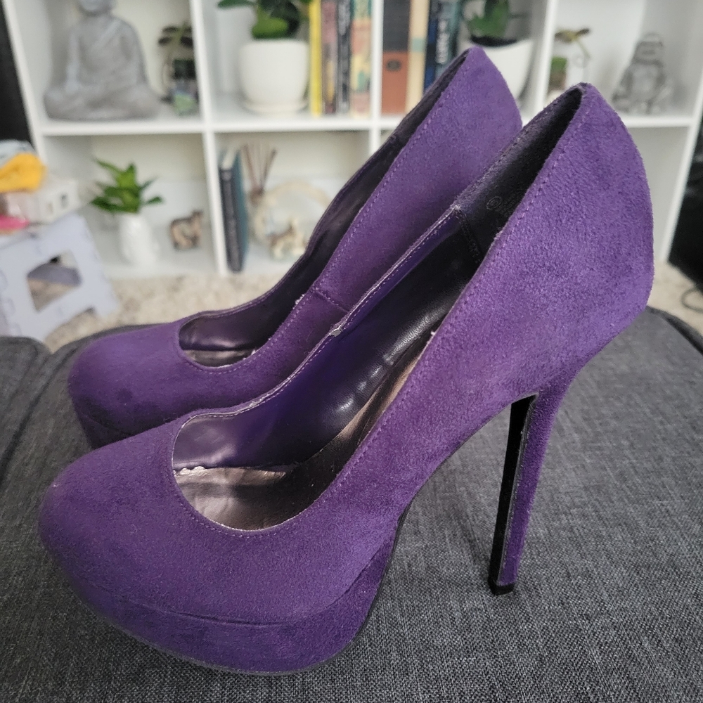 Purple pumps